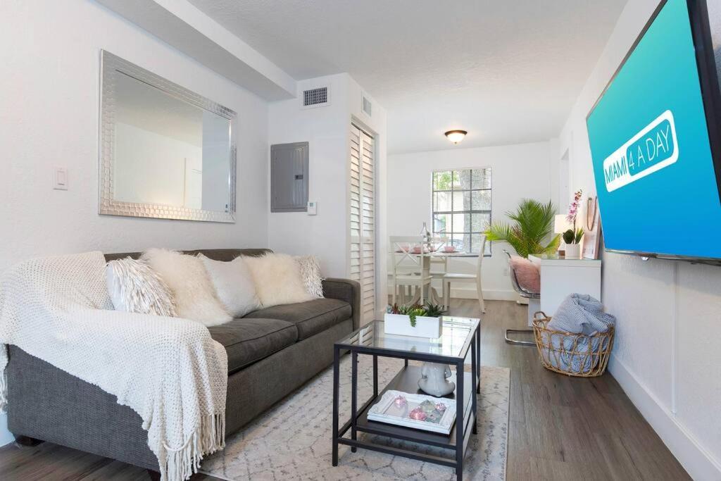 Lovely Apartment Near Brickell 1 Miami Bagian luar foto